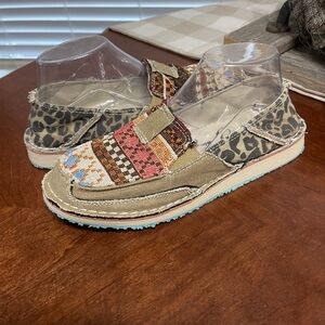 VERY G jen slip-on Aztec leopard